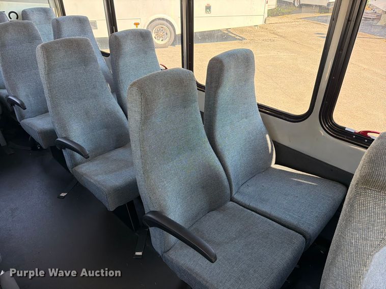 image for item FC3418 2016 Ford E450 shuttle bus