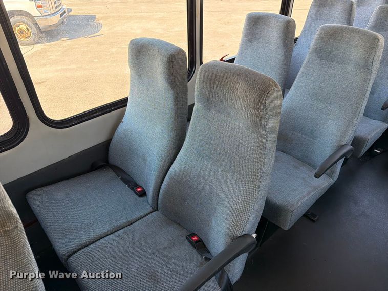 image for item FC3418 2016 Ford E450 shuttle bus