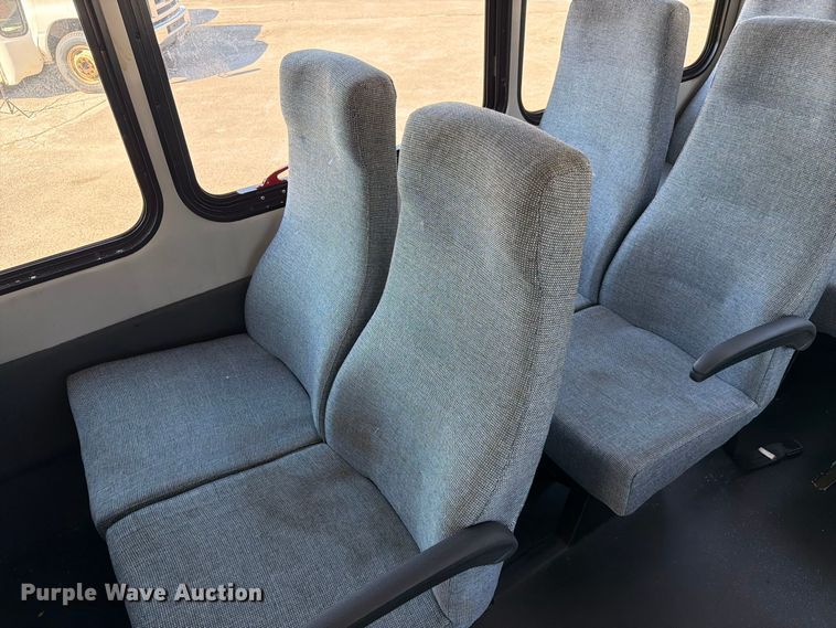 image for item FC3418 2016 Ford E450 shuttle bus