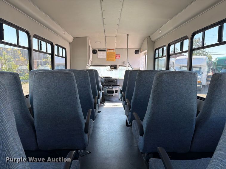 image for item FC3418 2016 Ford E450 shuttle bus