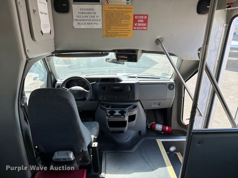 image for item FC3418 2016 Ford E450 shuttle bus