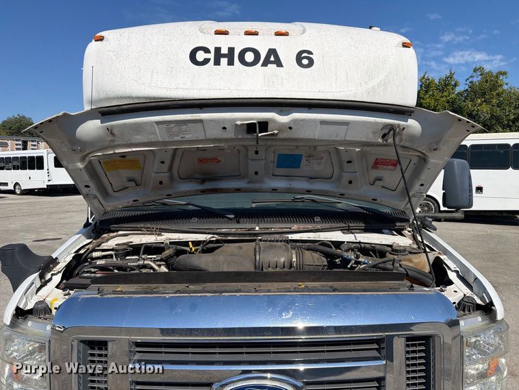 image for item FC3418 2016 Ford E450 shuttle bus
