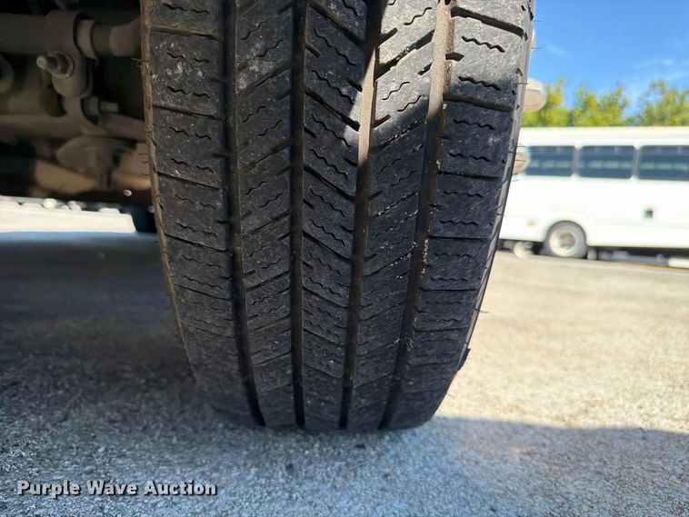 image for item FC3418 2016 Ford E450 shuttle bus