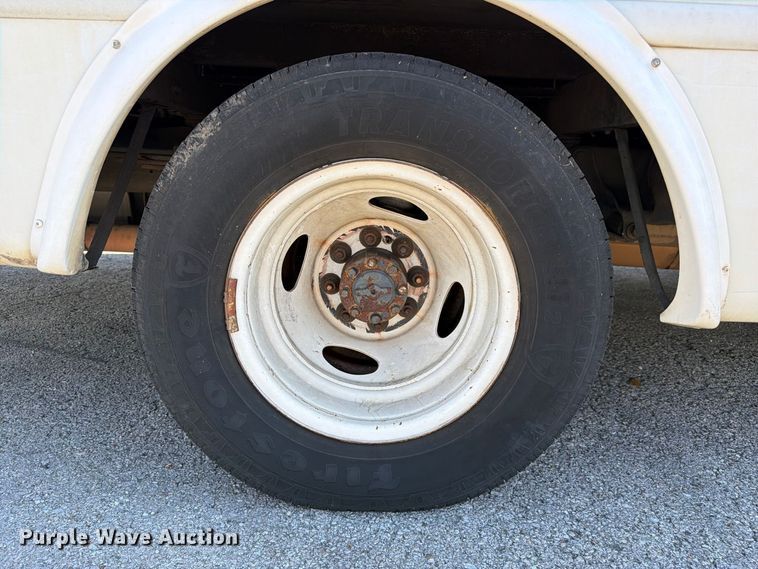 image for item FC3418 2016 Ford E450 shuttle bus
