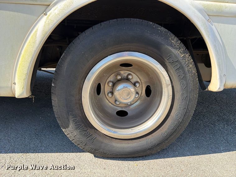 image for item FC3418 2016 Ford E450 shuttle bus
