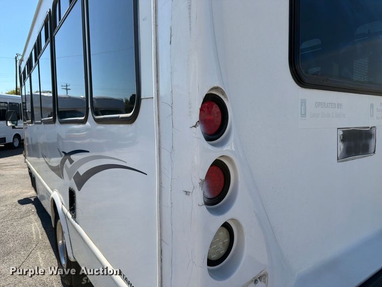 image for item FC3419 2016 Starcraft Ford E450 shuttle bus
