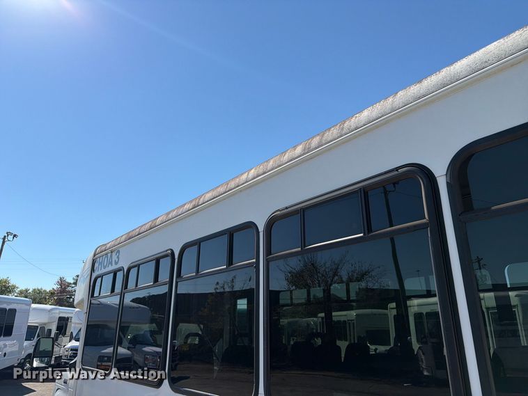 image for item FC3419 2016 Starcraft Ford E450 shuttle bus