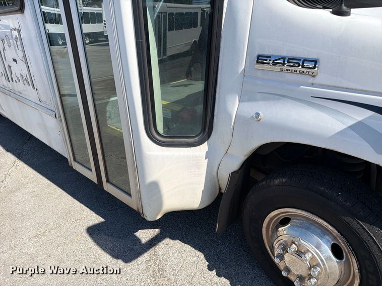 image for item FC3419 2016 Starcraft Ford E450 shuttle bus