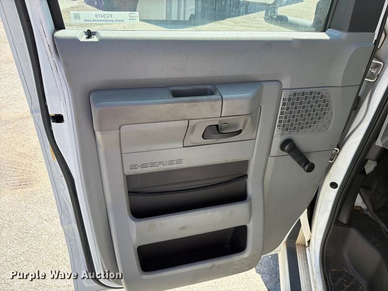 image for item FC3419 2016 Starcraft Ford E450 shuttle bus
