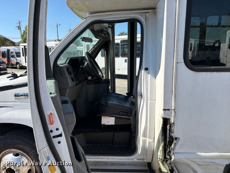 image for item FC3419 2016 Starcraft Ford E450 shuttle bus