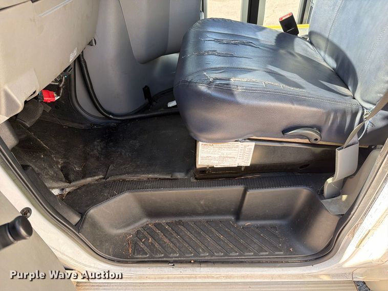 image for item FC3419 2016 Starcraft Ford E450 shuttle bus