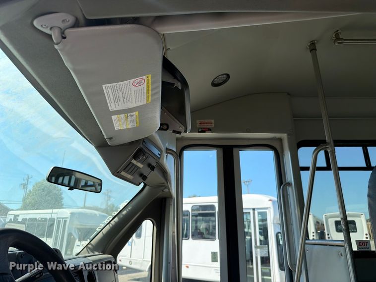 image for item FC3419 2016 Starcraft Ford E450 shuttle bus