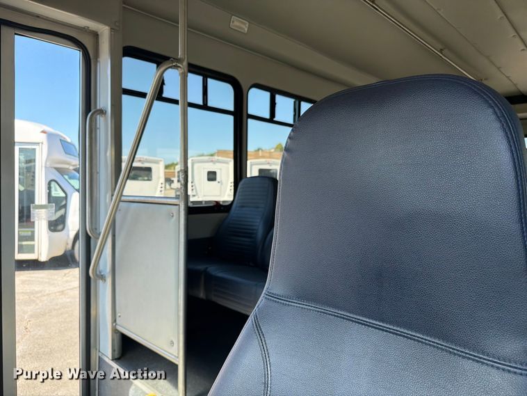 image for item FC3419 2016 Starcraft Ford E450 shuttle bus