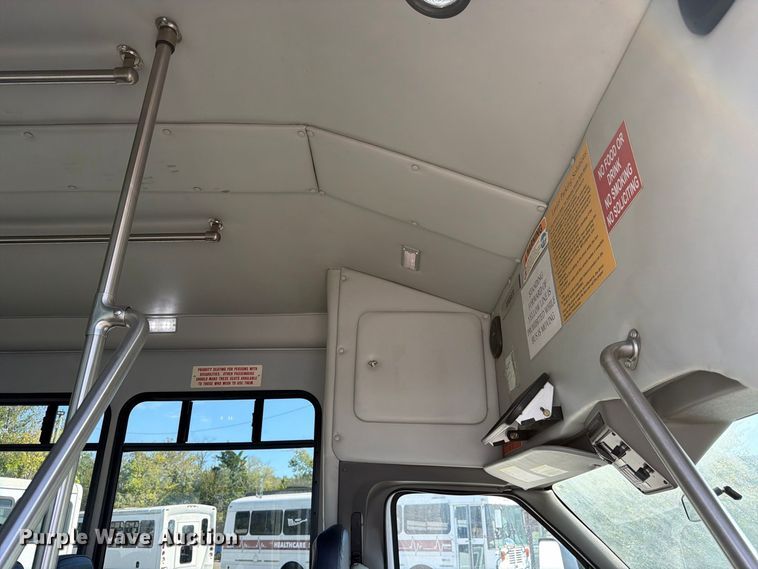 image for item FC3419 2016 Starcraft Ford E450 shuttle bus