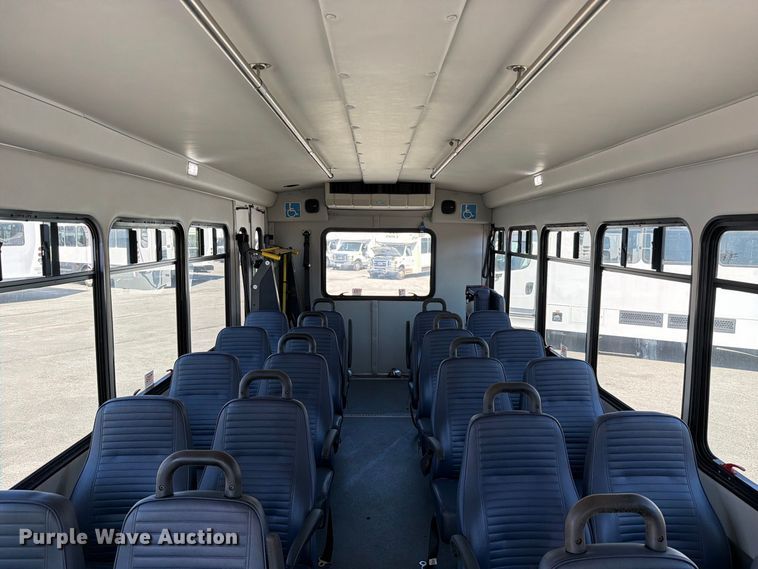 image for item FC3419 2016 Starcraft Ford E450 shuttle bus