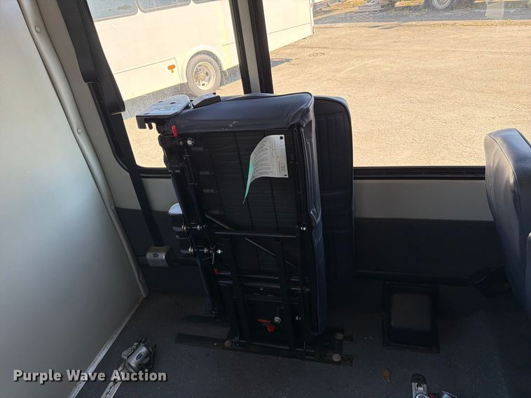 image for item FC3419 2016 Starcraft Ford E450 shuttle bus