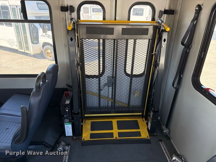 image for item FC3419 2016 Starcraft Ford E450 shuttle bus