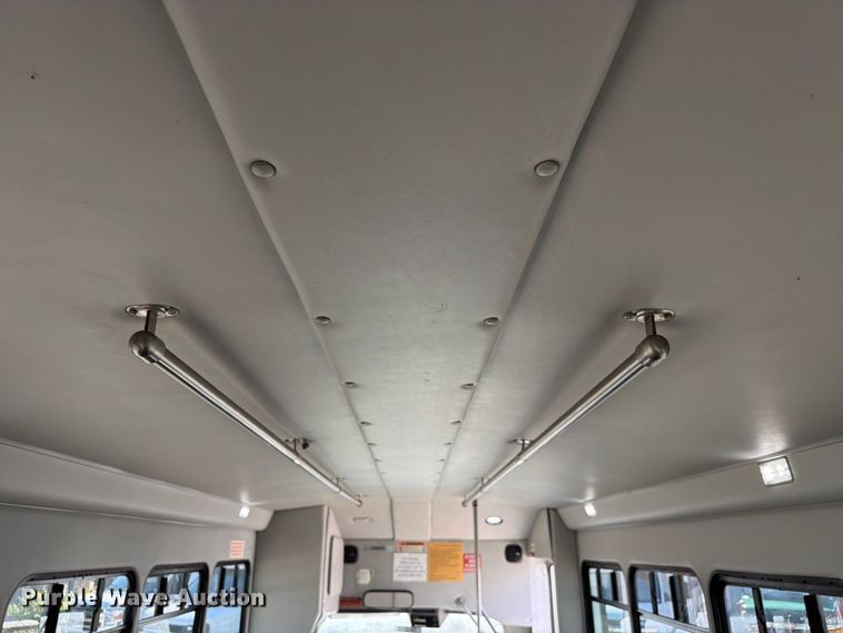 image for item FC3419 2016 Starcraft Ford E450 shuttle bus