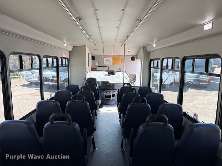 image for item FC3419 2016 Starcraft Ford E450 shuttle bus