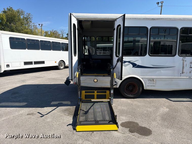 image for item FC3419 2016 Starcraft Ford E450 shuttle bus