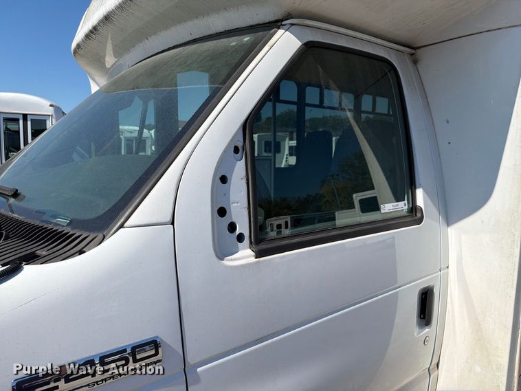 image for item FC3420 2016 Starcraft Ford E450 shuttle bus