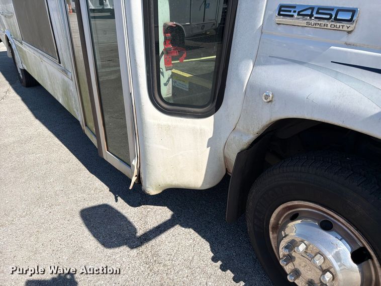 image for item FC3420 2016 Starcraft Ford E450 shuttle bus