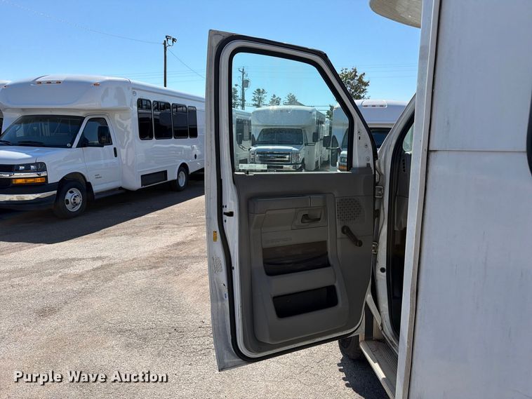 image for item FC3420 2016 Starcraft Ford E450 shuttle bus