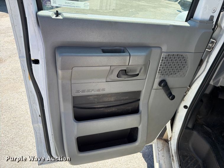 image for item FC3420 2016 Starcraft Ford E450 shuttle bus