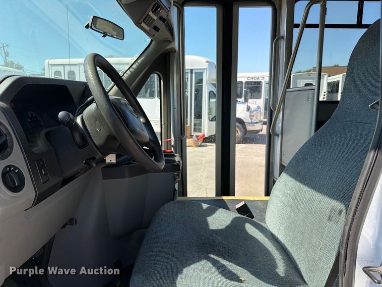 image for item FC3420 2016 Starcraft Ford E450 shuttle bus