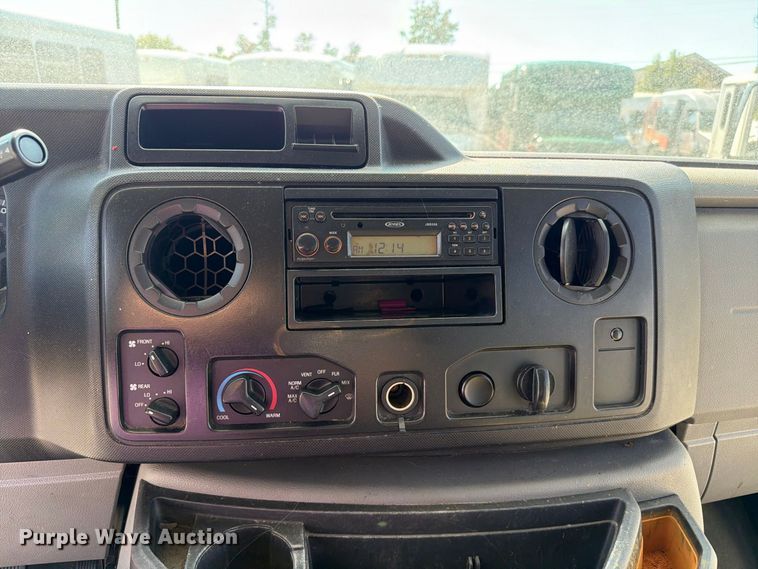 image for item FC3420 2016 Starcraft Ford E450 shuttle bus