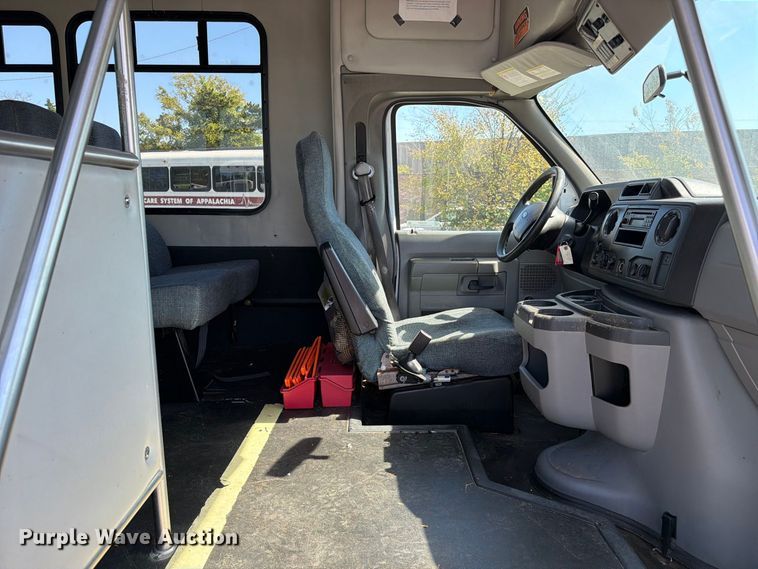 image for item FC3420 2016 Starcraft Ford E450 shuttle bus