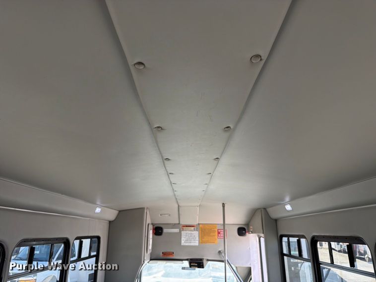 image for item FC3420 2016 Starcraft Ford E450 shuttle bus