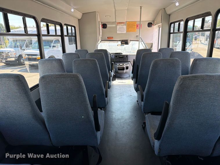 image for item FC3420 2016 Starcraft Ford E450 shuttle bus
