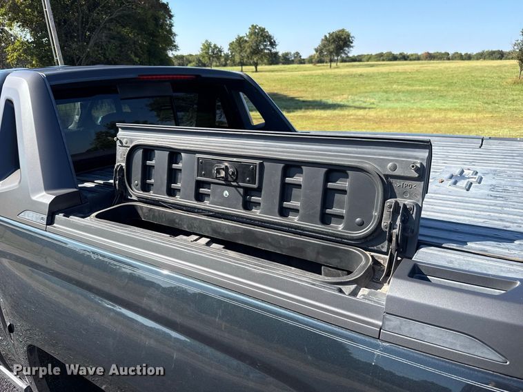 image for item FC4323 2017 Chevrolet Silverado 1500 Crew Cab pickup truck