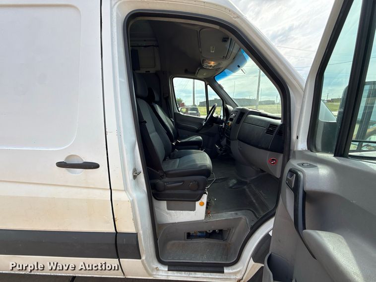 image for item FC4419 2011 Mercedes-Benz Sprinter van