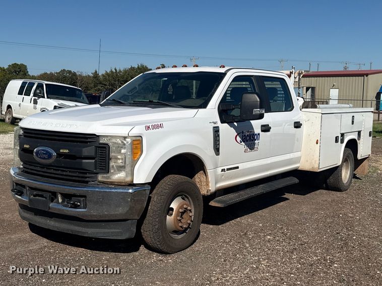 image for item FC4506 2017 Ford F350 Super Duty Crew Cab utility bed pickup truck