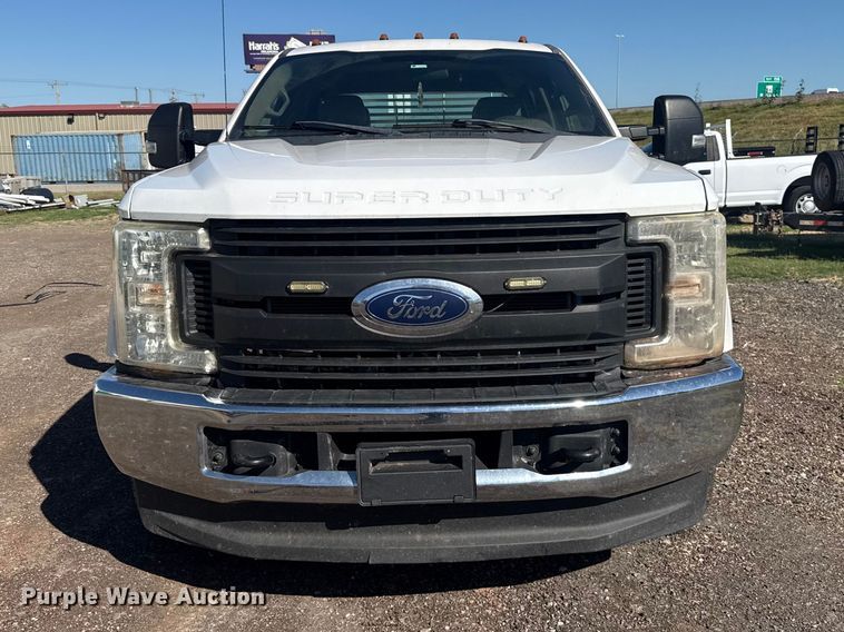 image for item FC4506 2017 Ford F350 Super Duty Crew Cab utility bed pickup truck