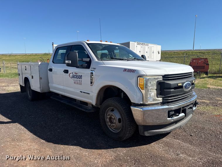 image for item FC4506 2017 Ford F350 Super Duty Crew Cab utility bed pickup truck