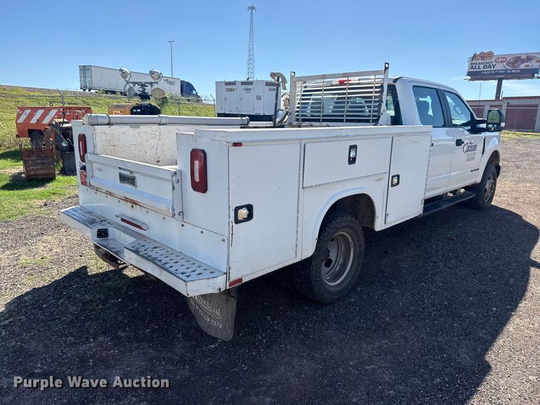 image for item FC4506 2017 Ford F350 Super Duty Crew Cab utility bed pickup truck