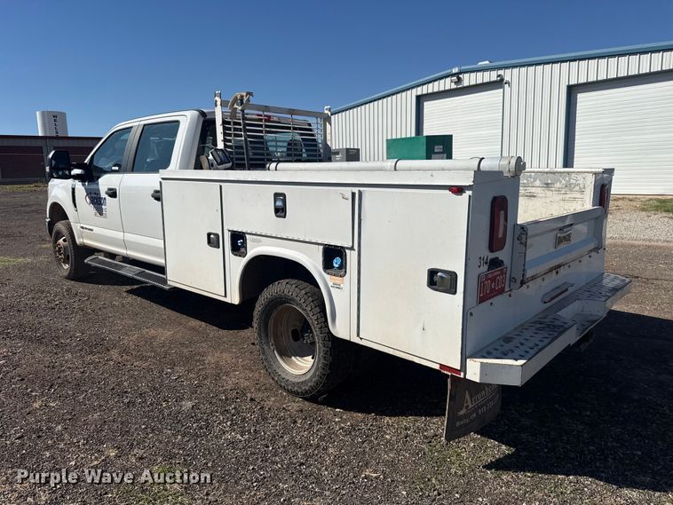 image for item FC4506 2017 Ford F350 Super Duty Crew Cab utility bed pickup truck
