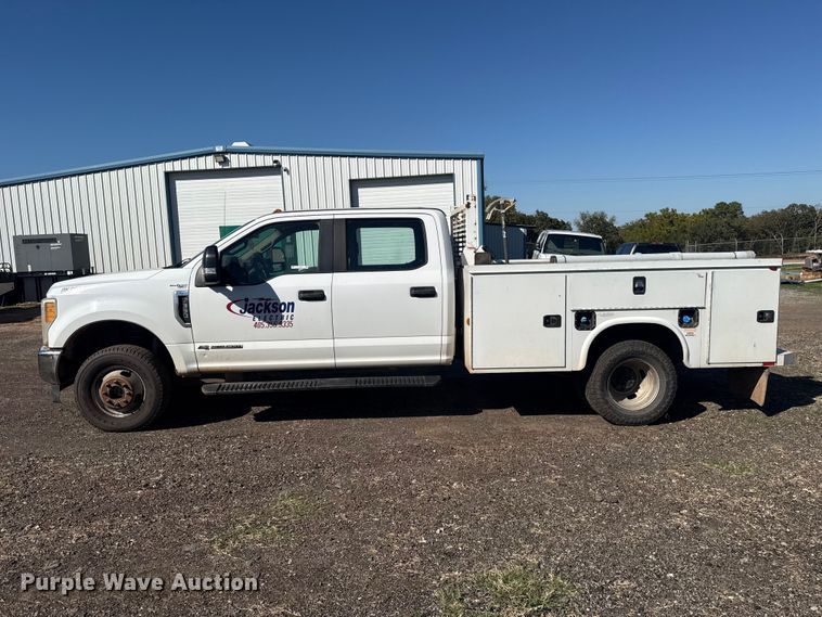 image for item FC4506 2017 Ford F350 Super Duty Crew Cab utility bed pickup truck