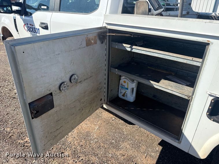 image for item FC4506 2017 Ford F350 Super Duty Crew Cab utility bed pickup truck