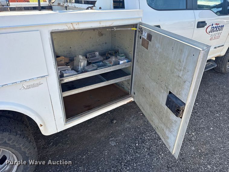 image for item FC4506 2017 Ford F350 Super Duty Crew Cab utility bed pickup truck
