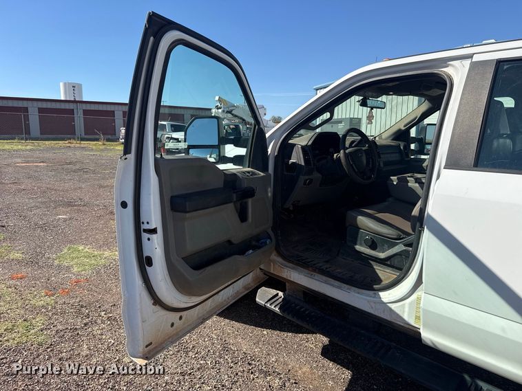 image for item FC4506 2017 Ford F350 Super Duty Crew Cab utility bed pickup truck
