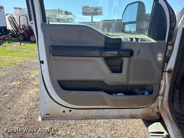 image for item FC4506 2017 Ford F350 Super Duty Crew Cab utility bed pickup truck