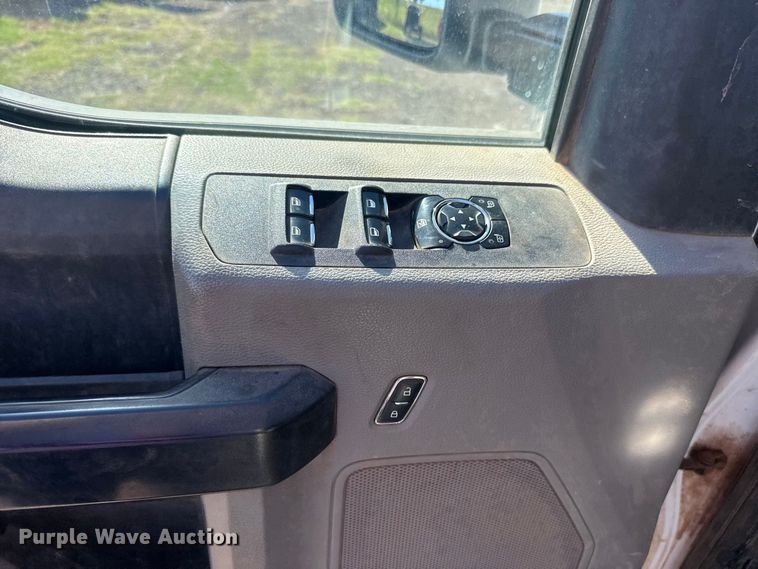 image for item FC4506 2017 Ford F350 Super Duty Crew Cab utility bed pickup truck