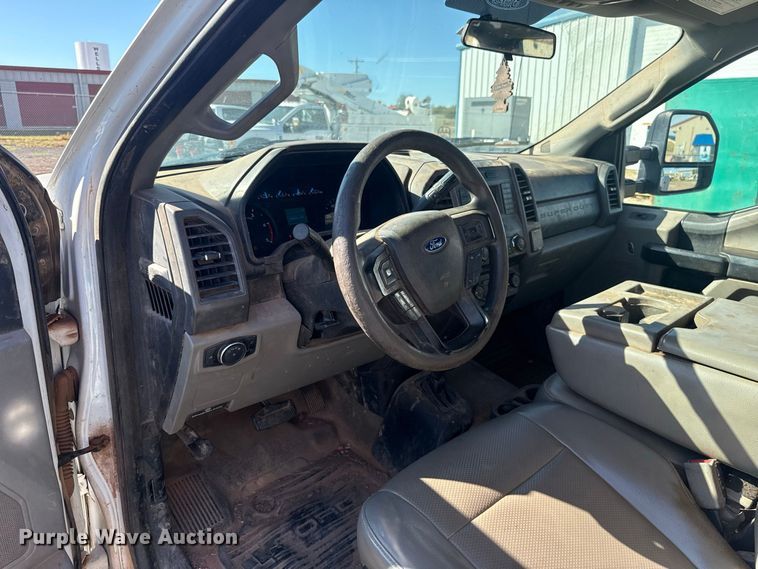 image for item FC4506 2017 Ford F350 Super Duty Crew Cab utility bed pickup truck