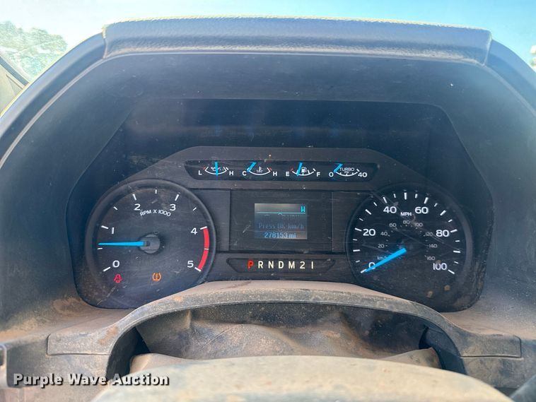 image for item FC4506 2017 Ford F350 Super Duty Crew Cab utility bed pickup truck