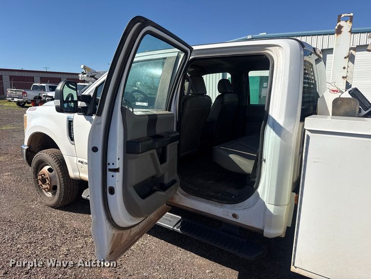 image for item FC4506 2017 Ford F350 Super Duty Crew Cab utility bed pickup truck