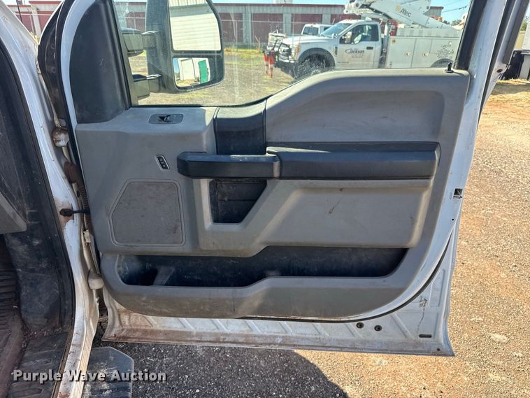 image for item FC4506 2017 Ford F350 Super Duty Crew Cab utility bed pickup truck